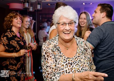 Dansende grootouders op je bruiloft Trouwfotograaf Gouda Utrecht Rotterdam Den Haag
